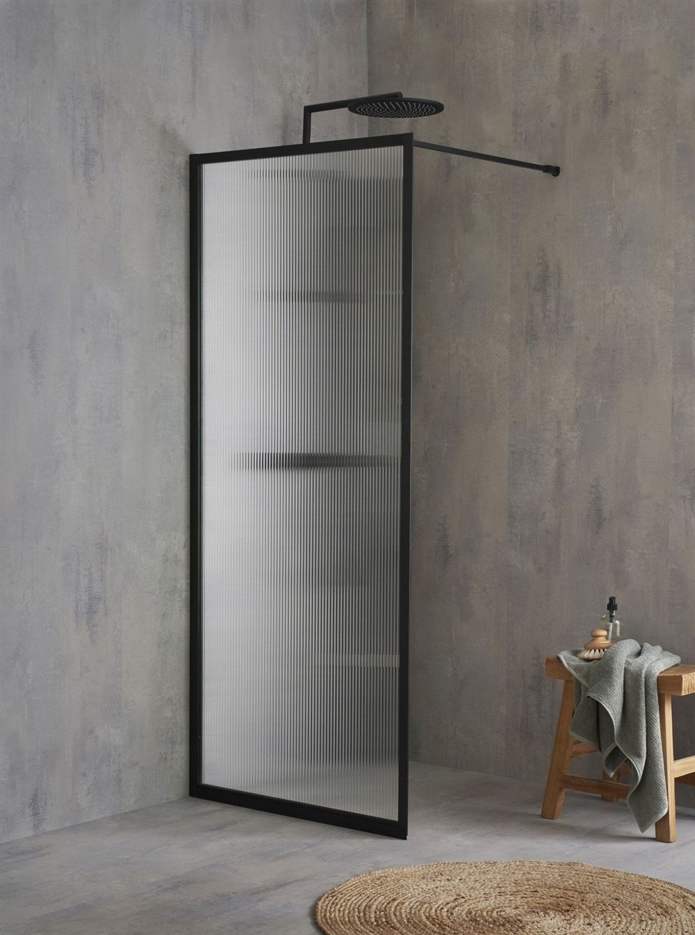 Fast væg – m. sort ramme og riflet glas – 85 cm