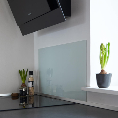 Stænkplade firkant i hvid glas<br>H: 40 cm B: 80 cm